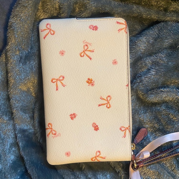 COPY - Coach bow zip wallet - Picture 5 of 6